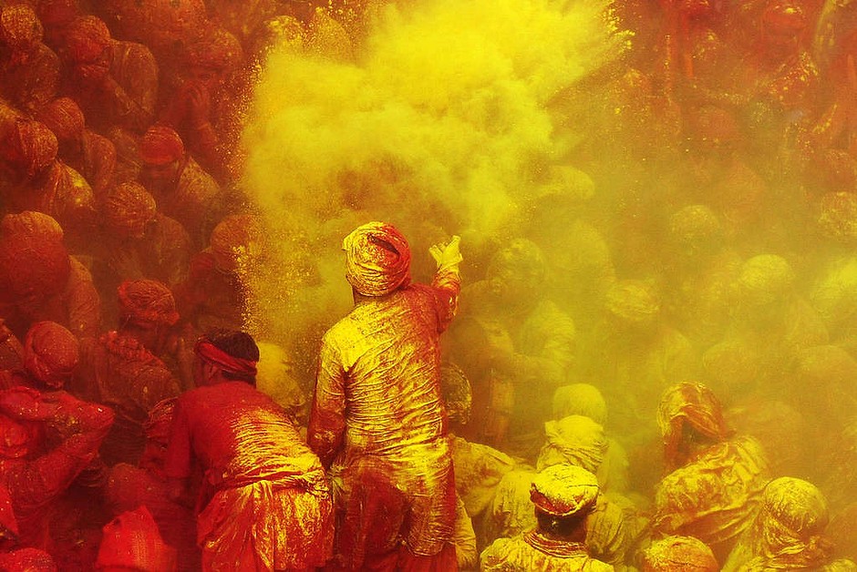 Holi colours draw foreign tourists to India